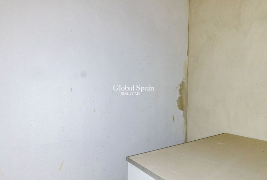 Resale - COMMERCIAL PROPERTY -
TORREVIEJA - Torrevieja