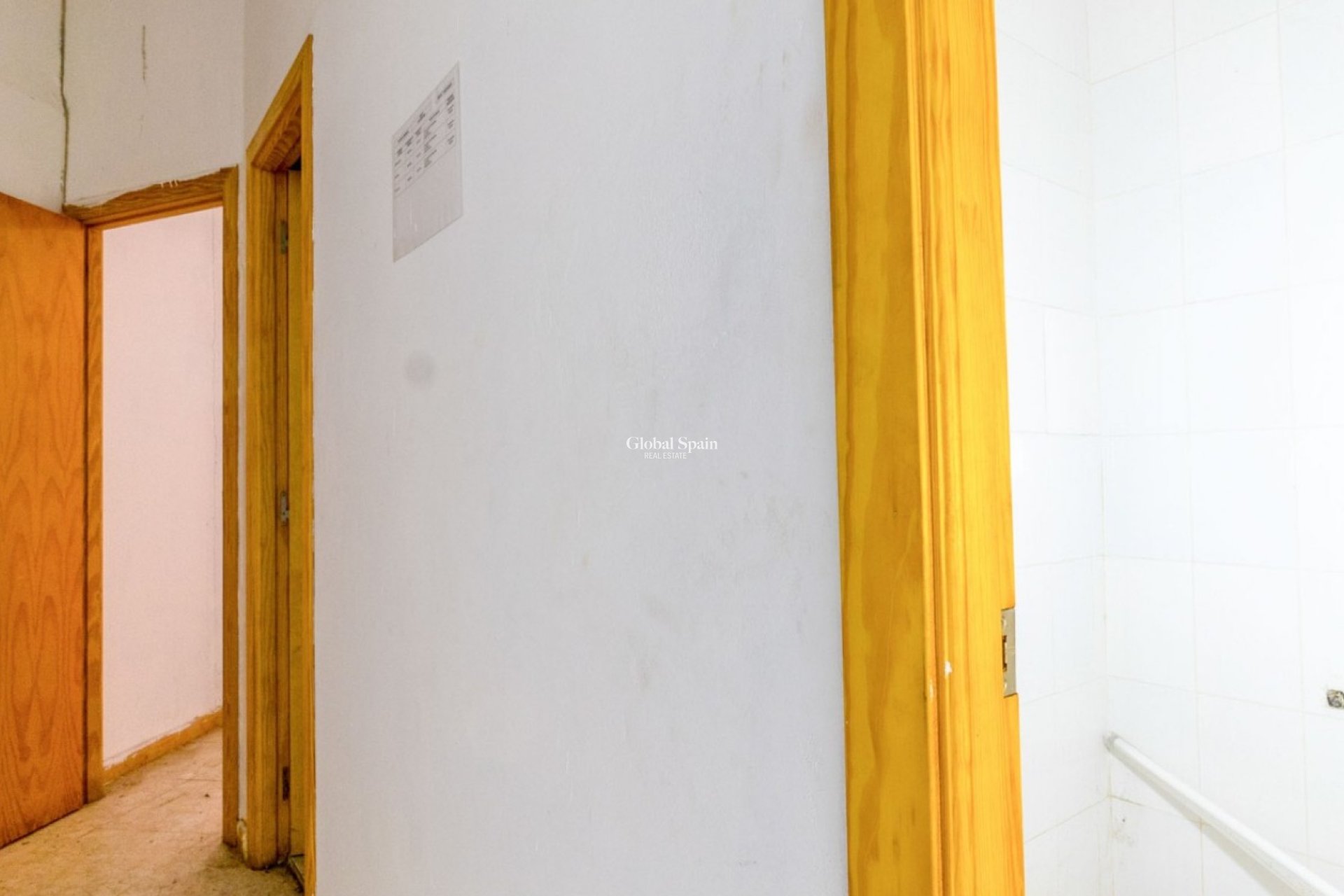 Resale - COMMERCIAL PROPERTY -
TORREVIEJA - Torrevieja