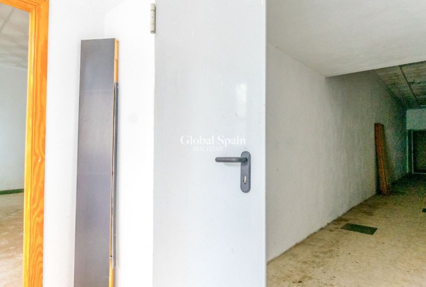 Resale - COMMERCIAL PROPERTY -
TORREVIEJA - Torrevieja