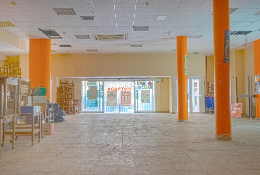 Resale - COMMERCIAL PROPERTY -
TORREVIEJA - Torrevieja