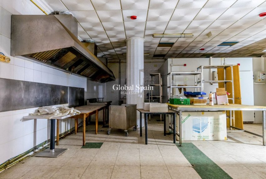 Resale - COMMERCIAL PROPERTY -
TORREVIEJA - Torrevieja