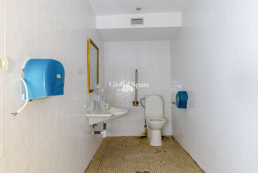 Resale - COMMERCIAL PROPERTY -
TORREVIEJA - Torrevieja