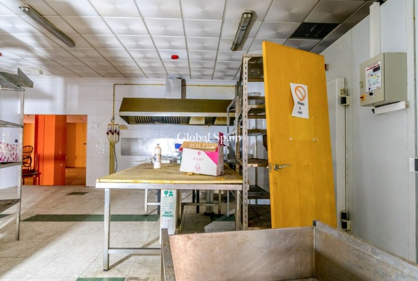 Resale - COMMERCIAL PROPERTY -
TORREVIEJA - Torrevieja