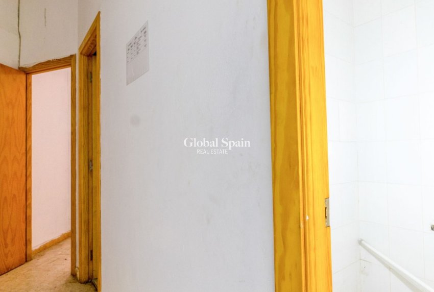 Resale - COMMERCIAL PROPERTY -
TORREVIEJA - Torrevieja