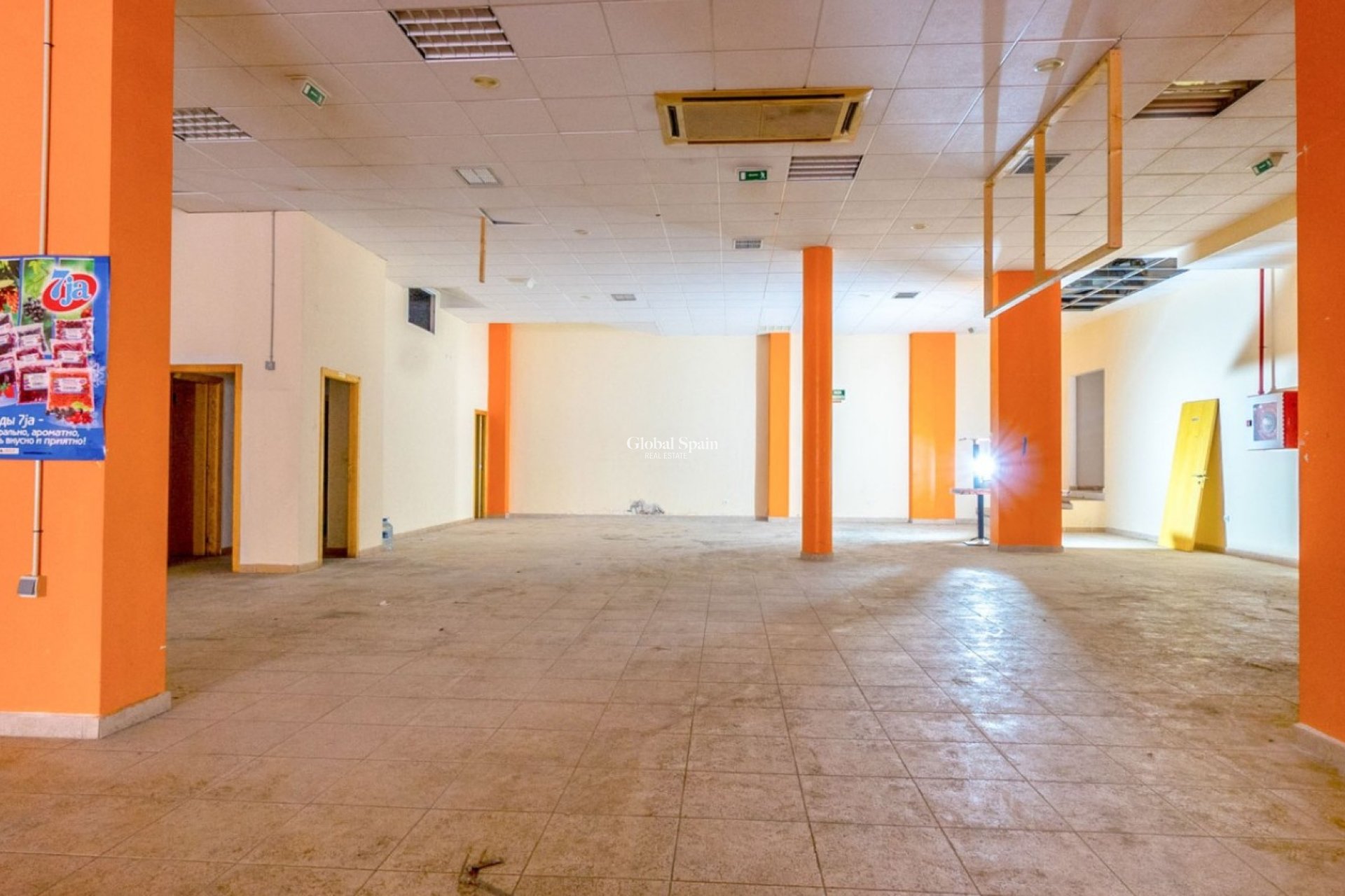 Resale - COMMERCIAL PROPERTY -
TORREVIEJA - Torrevieja