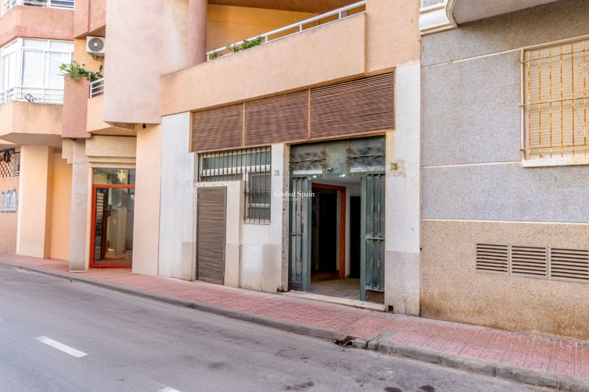 Resale - COMMERCIAL PROPERTY -
TORREVIEJA - Torrevieja