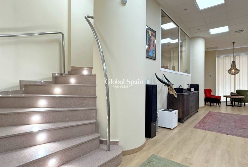 Resale - COMMERCIAL PROPERTY -
TORREVIEJA - Torrevieja