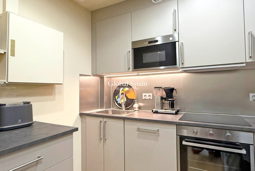 Resale - COMMERCIAL PROPERTY -
TORREVIEJA - Torrevieja