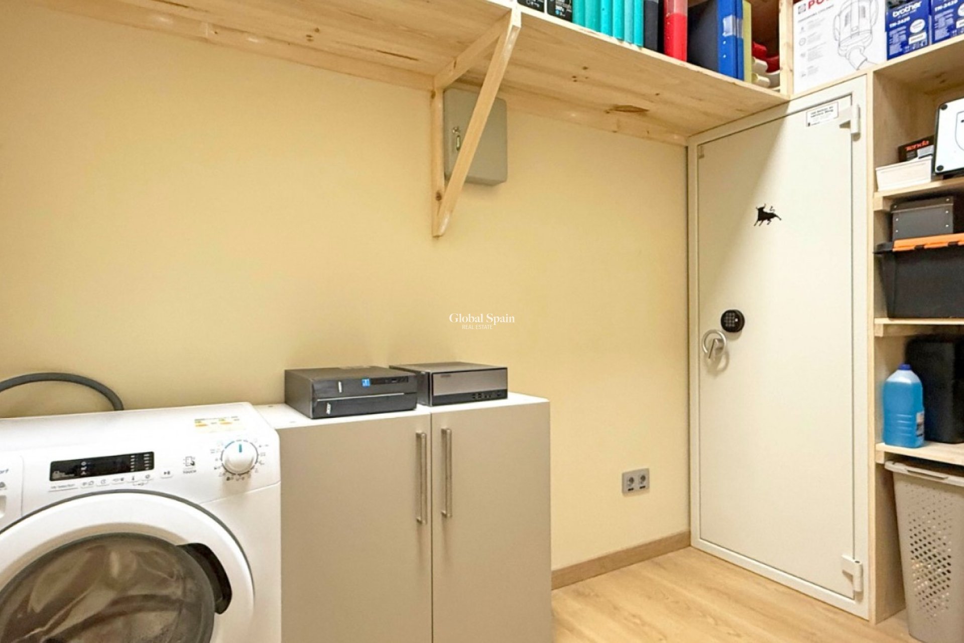 Resale - COMMERCIAL PROPERTY -
TORREVIEJA - Torrevieja