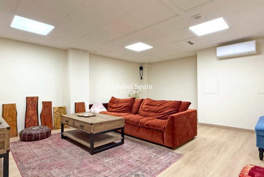 Resale - COMMERCIAL PROPERTY -
TORREVIEJA - Torrevieja