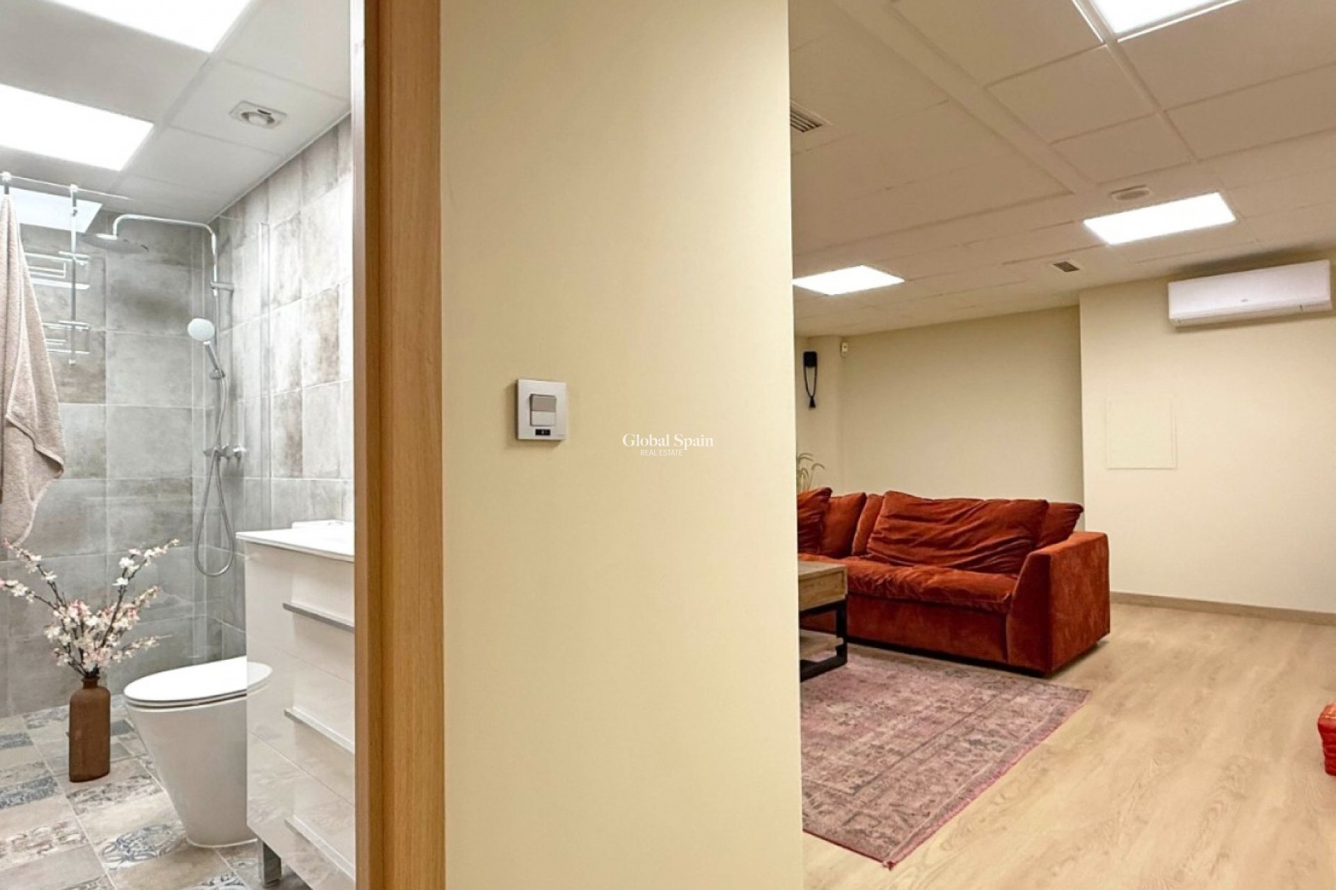 Resale - COMMERCIAL PROPERTY -
TORREVIEJA - Torrevieja