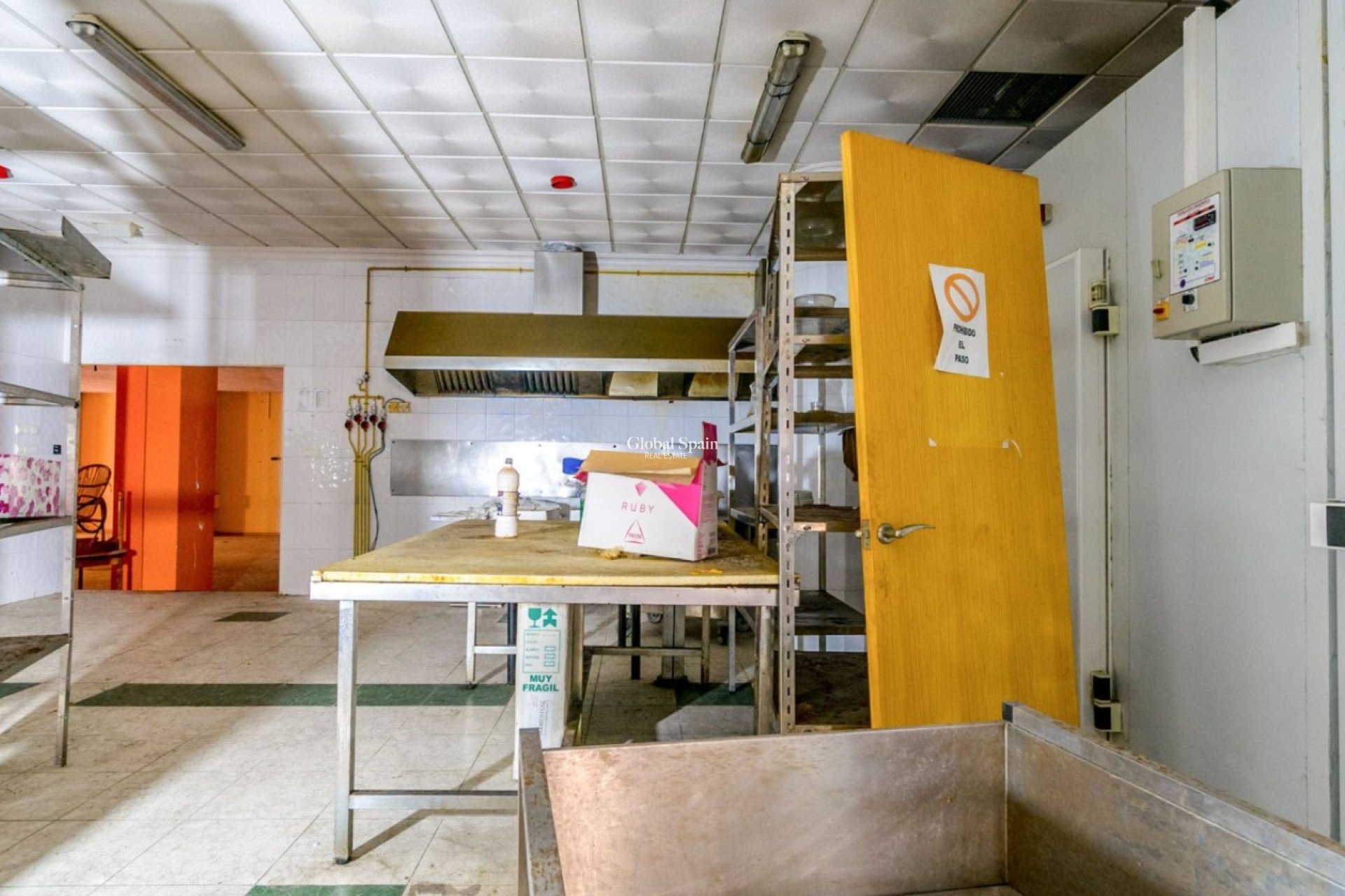 Resale - COMMERCIAL PROPERTY -
TORREVIEJA - Torrevieja