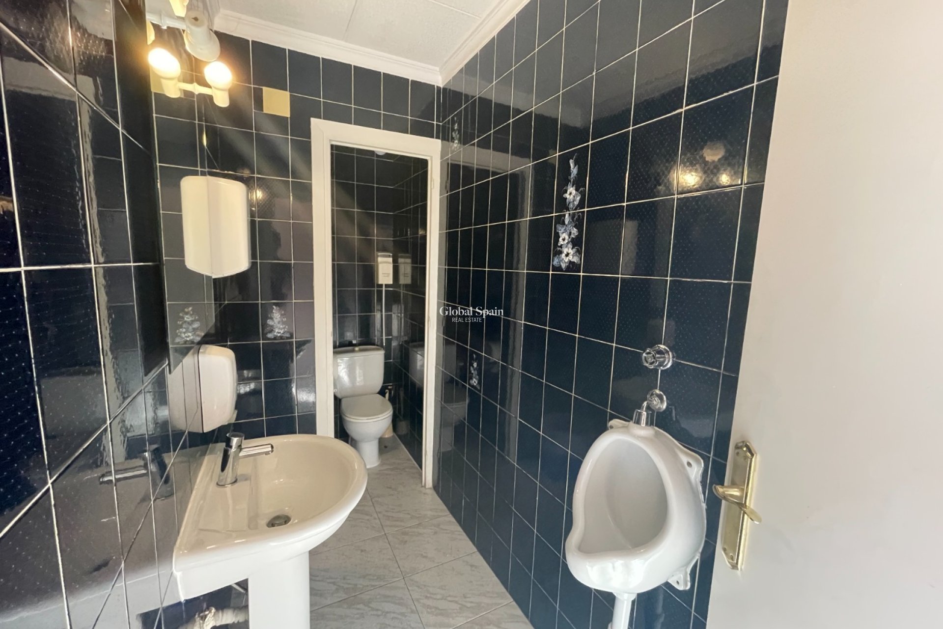 Resale - Commercial space -
Torrevieia - Comunidad Valenciana