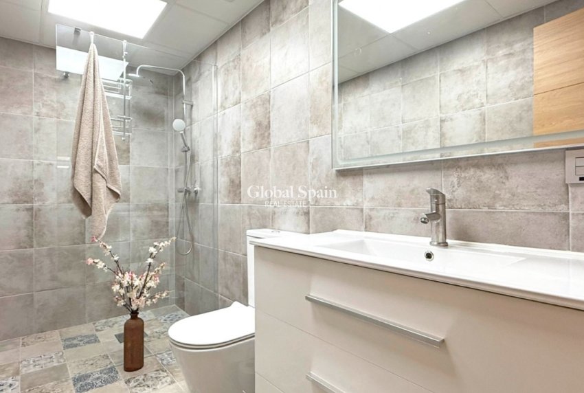 Resale - Commercial -
TORREVIEJA - Torrevieja