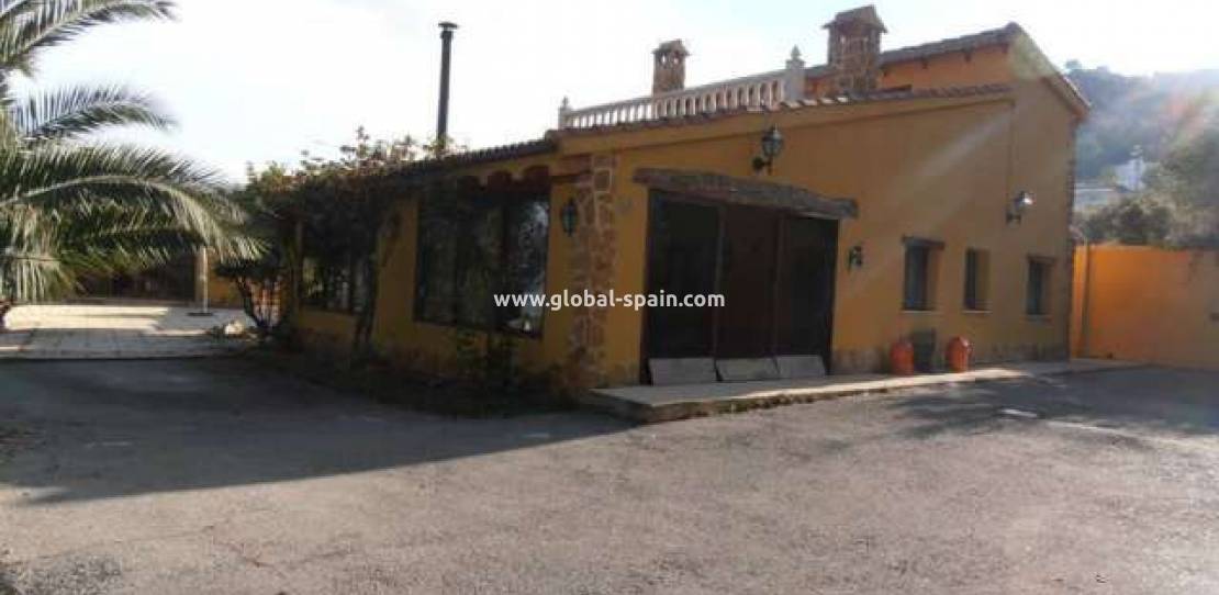 Resale - Country Property/Finca - Castalla