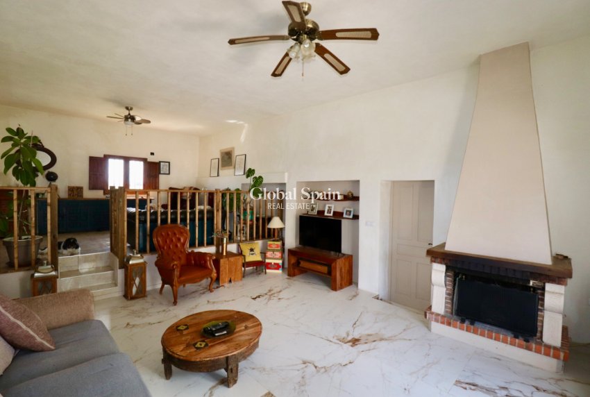 Resale - Country Property/Finca -
DOLORES