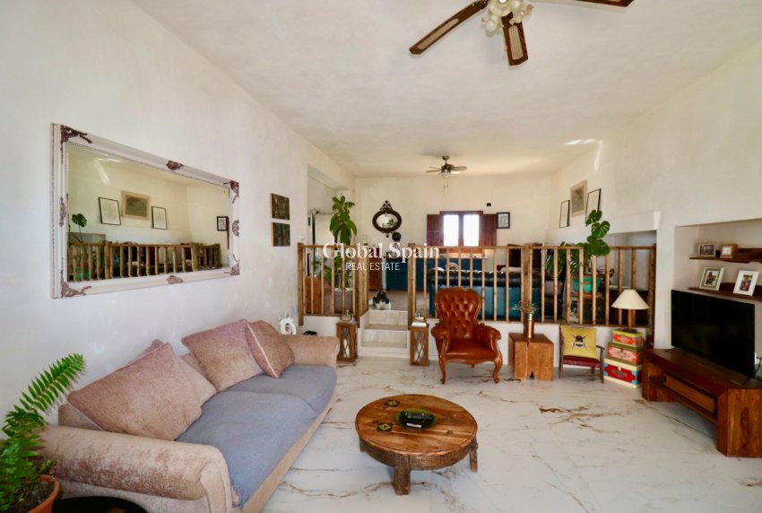 Resale - Country Property/Finca -
DOLORES