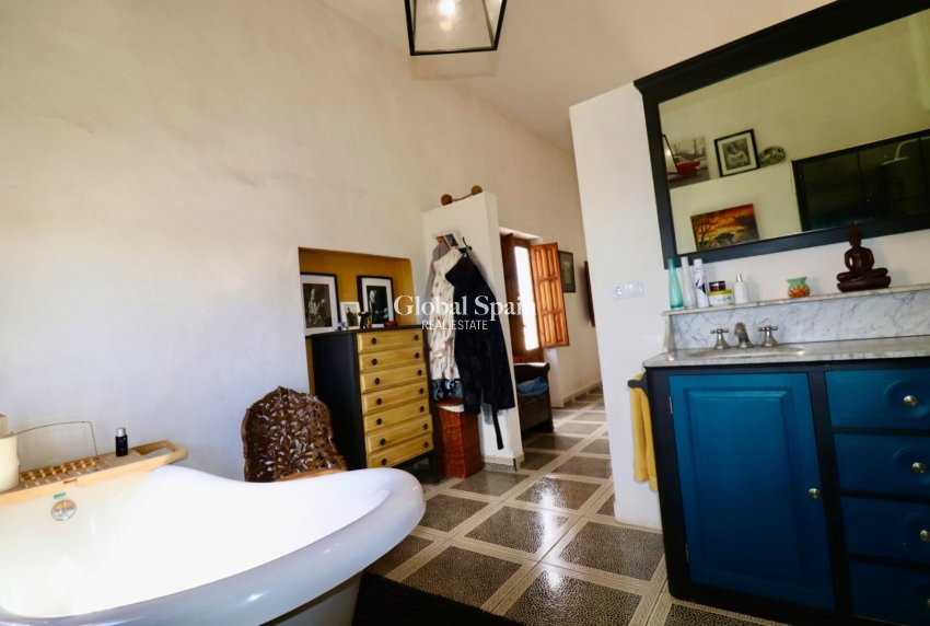 Resale - Country Property/Finca -
DOLORES