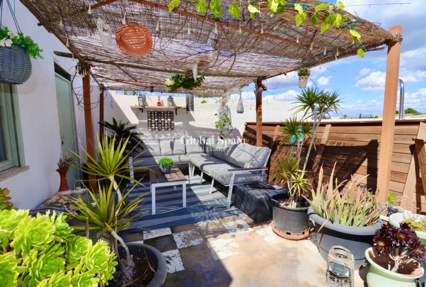 Resale - Country Property/Finca -
DOLORES