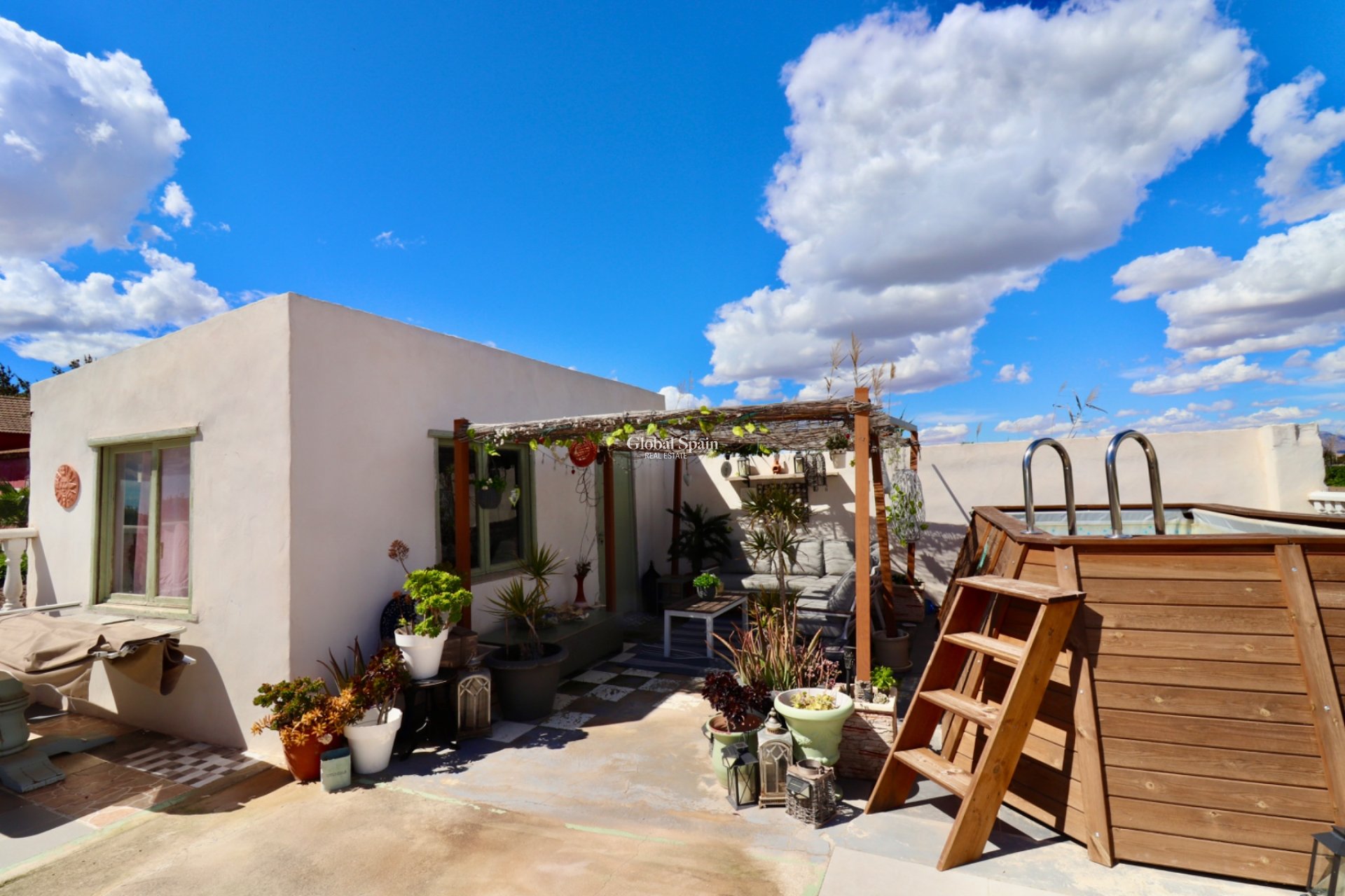 Resale - Country Property/Finca -
DOLORES