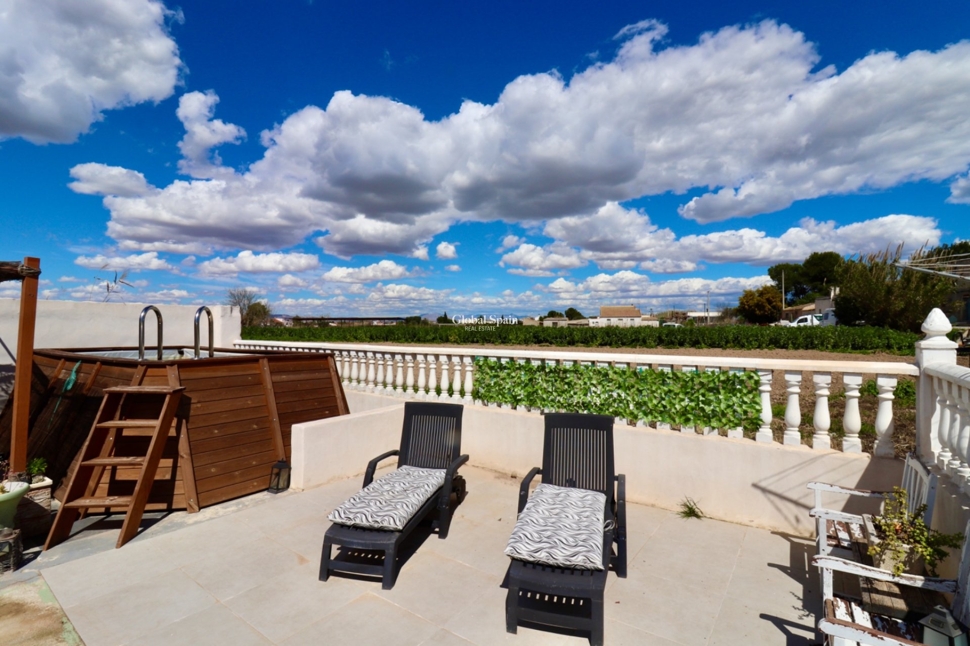 Resale - Country Property/Finca -
DOLORES