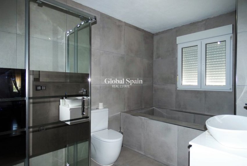 Resale - Country Property/Finca -
ORIHUELA