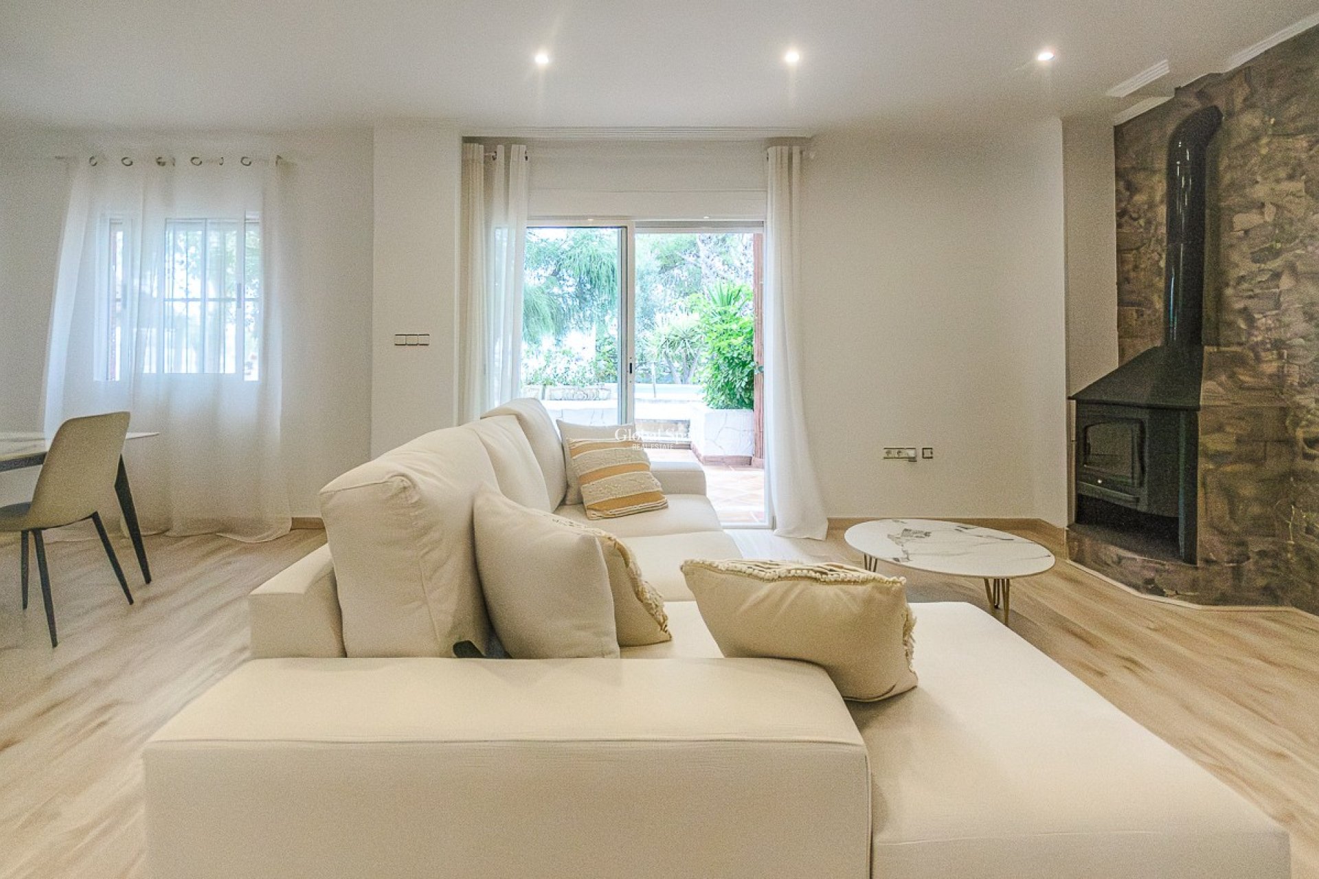 Resale - Country Property/Finca -
ORIHUELA