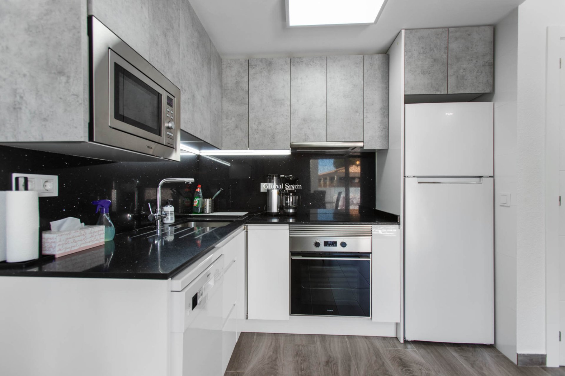 Resale - Duplex apartment -
TORREVIEJA - Lago jardin