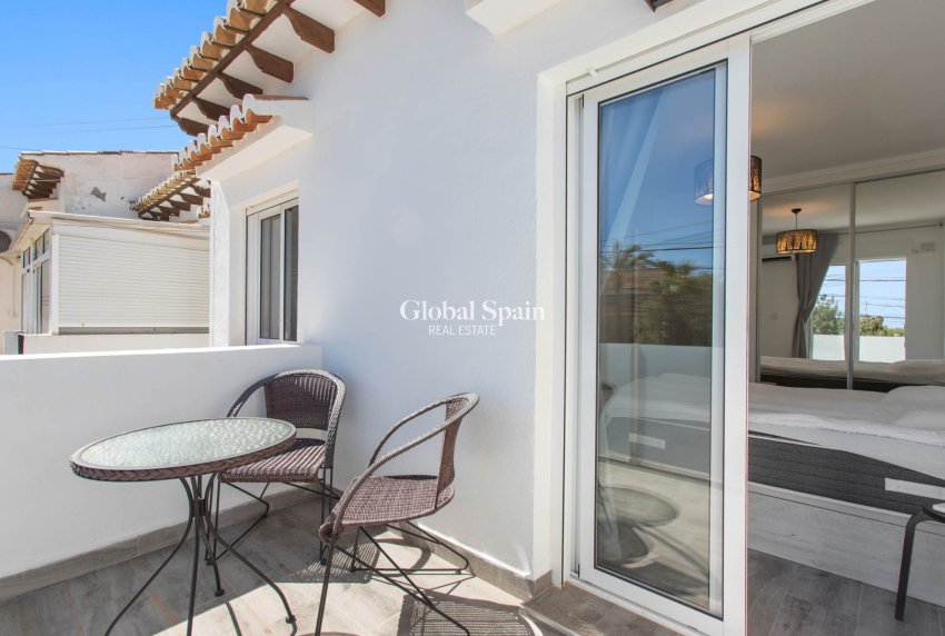 Resale - Duplex apartment -
TORREVIEJA - Lago jardin