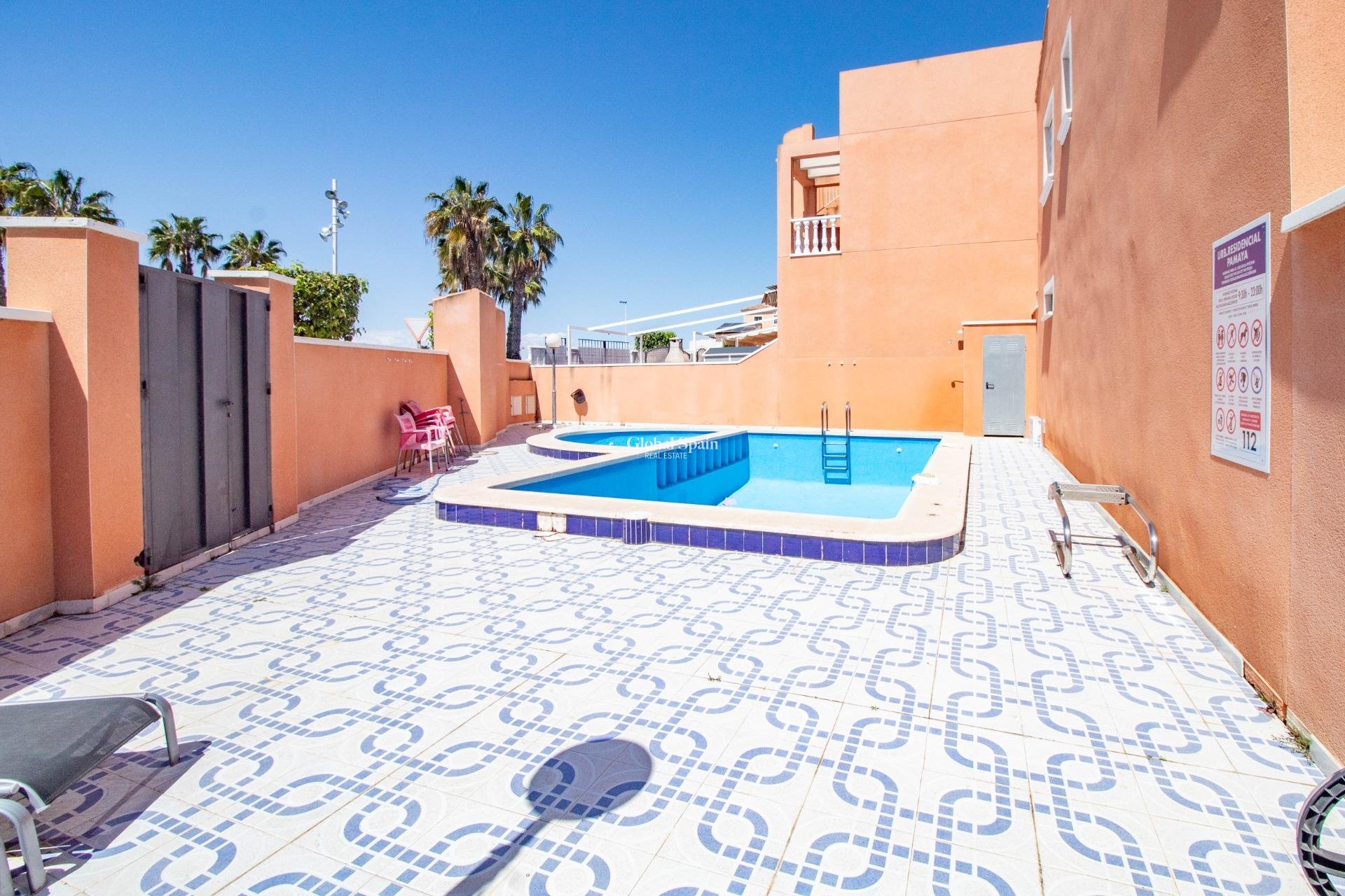 Resale - Duplex -
TORREVIEJA - La Siesta - El Salado - Torreta