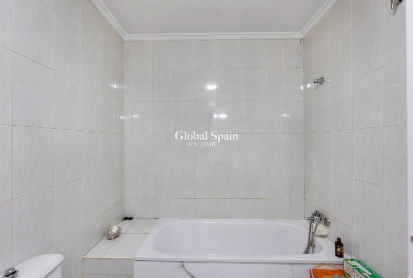 Resale - Ground Floor -
TORREVIEJA - Centro