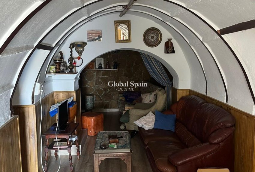 Resale - HOUSE -
ABANILLA - El Partidor