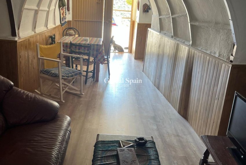 Resale - HOUSE -
ABANILLA - El Partidor