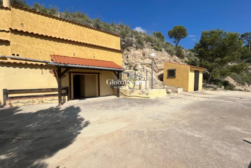 Resale - HOUSE -
ABANILLA - El Partidor