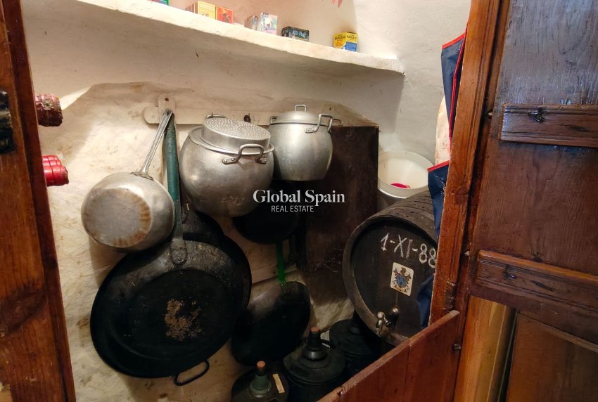 Resale - HOUSE -
ABANILLA - Inland