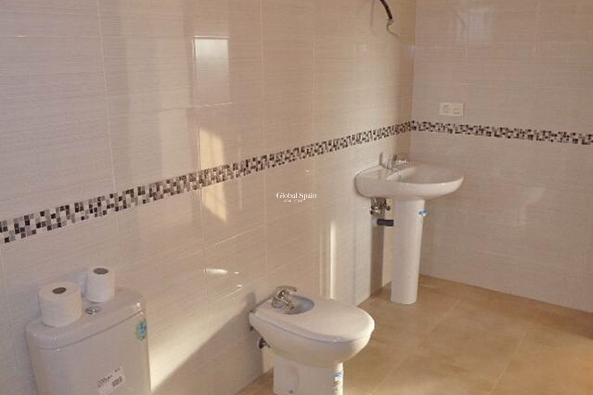 Resale - HOUSE -
ABANILLA - Inland