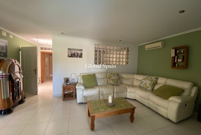 Resale - HOUSE -
ALBATERA - Inland