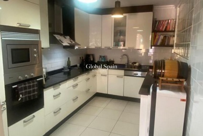 Resale - HOUSE -
ALBATERA - Inland