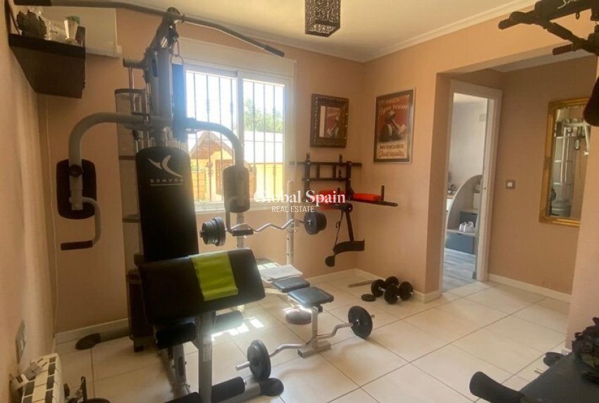 Resale - HOUSE -
ALBATERA - Inland