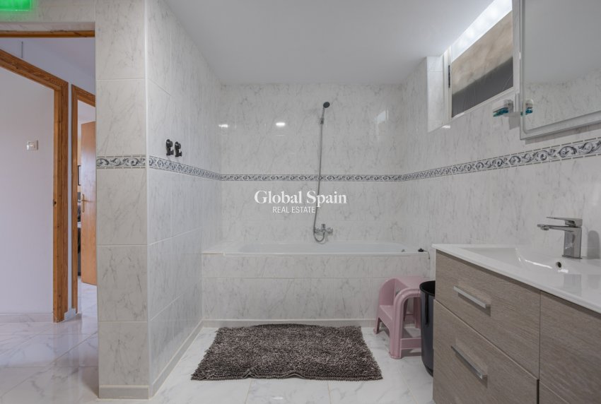 Resale - HOUSE -
ALBATERA - Inland