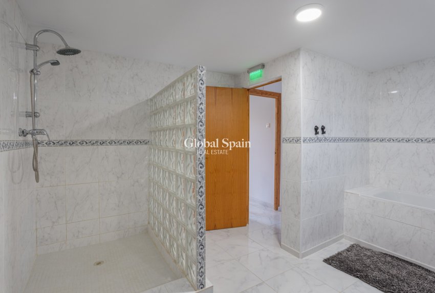 Resale - HOUSE -
ALBATERA - Inland