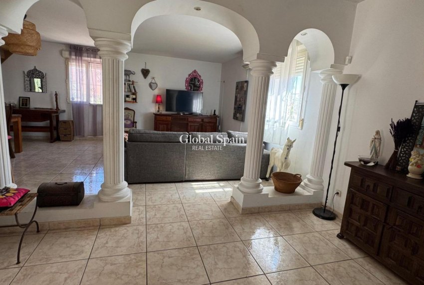 Resale - HOUSE -
ALBATERA - Inland