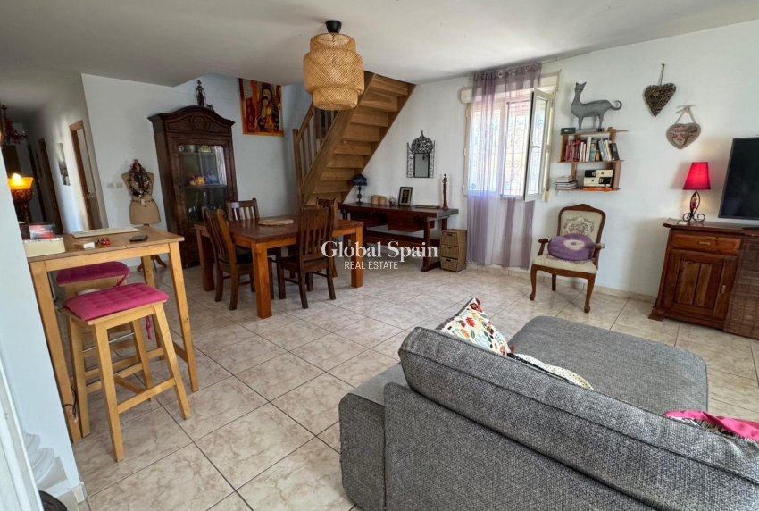 Resale - HOUSE -
ALBATERA - Inland