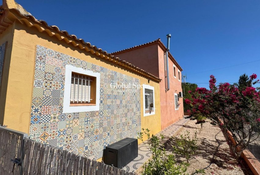 Resale - HOUSE -
ALBATERA - Inland