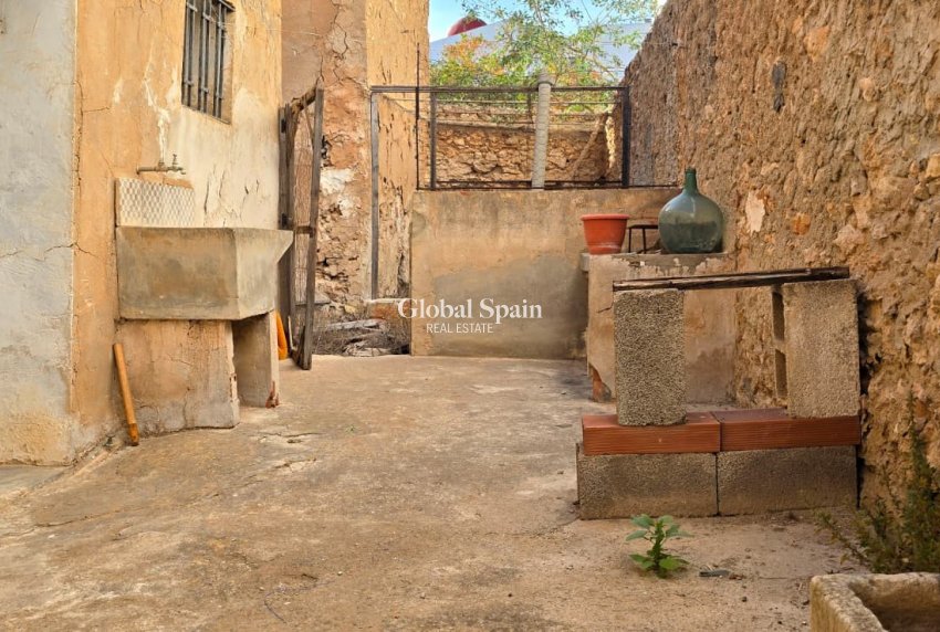 Resale - HOUSE -
ALFAZ DEL PI