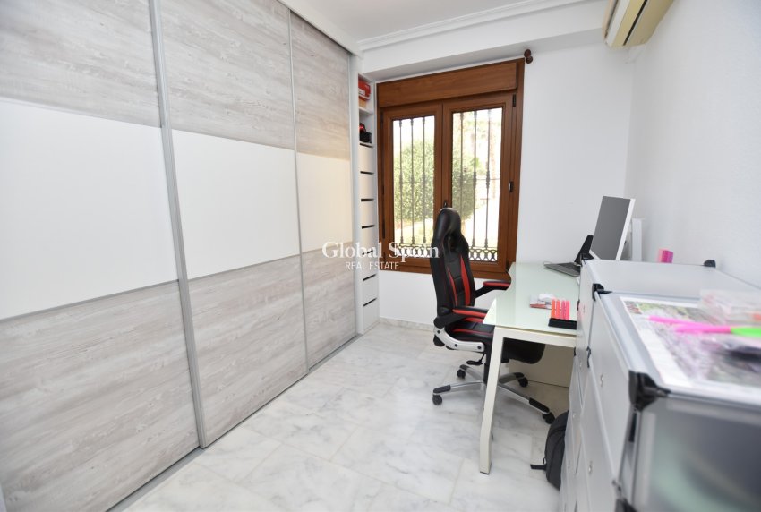 Resale - House -
ALGORFA - LA FINCA GOLF / ALGORFA