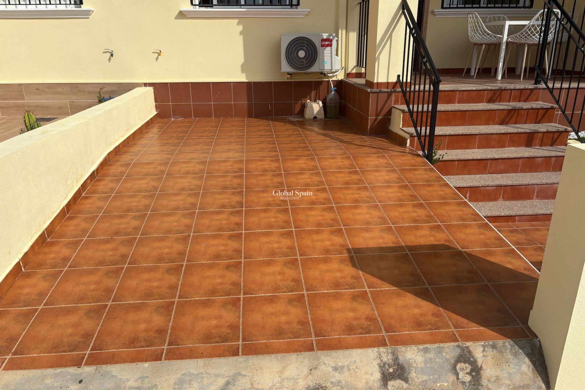 Resale - House -
ALGORFA