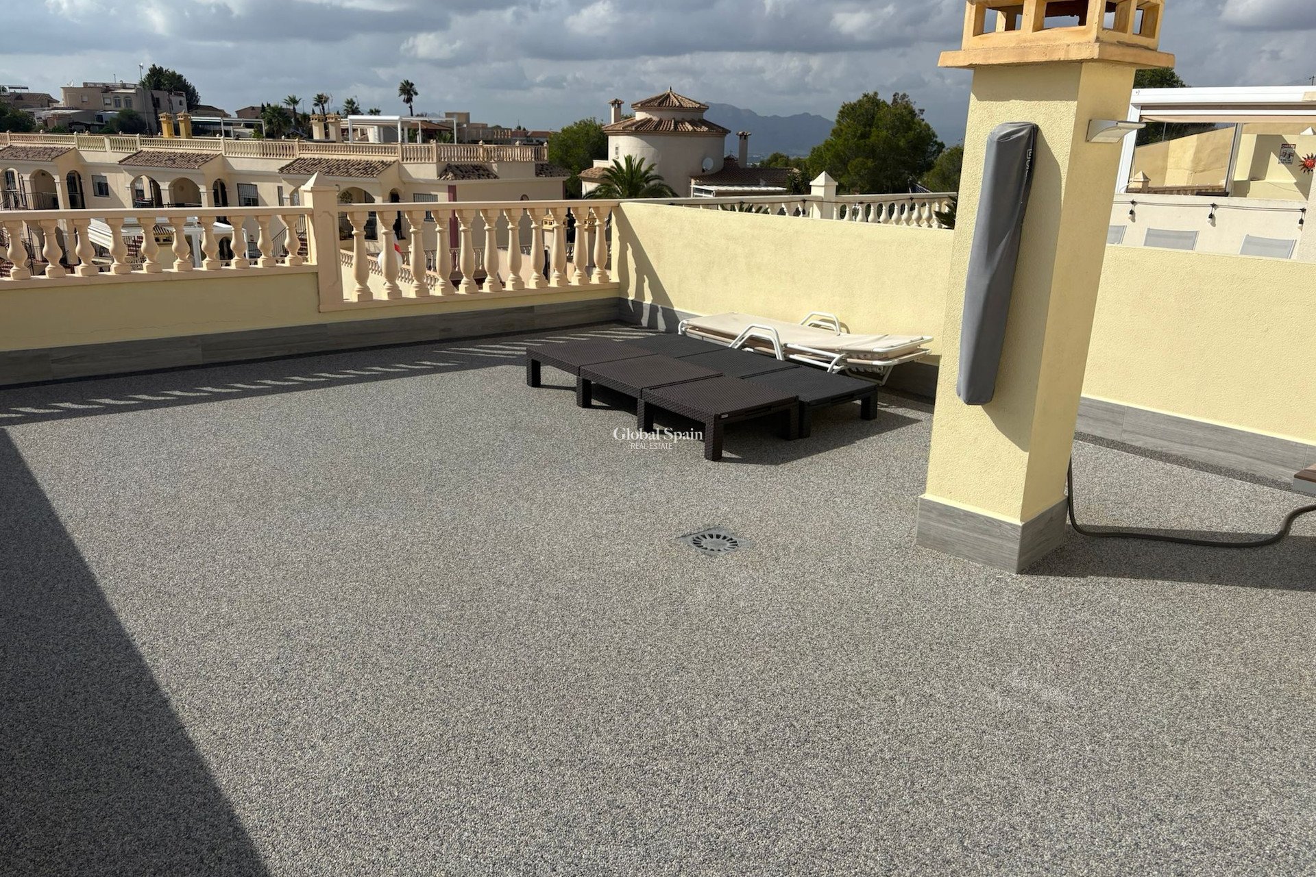 Resale - House -
ALGORFA