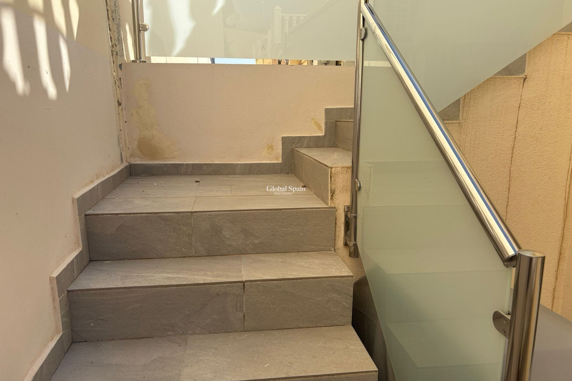 Resale - House -
ALGORFA