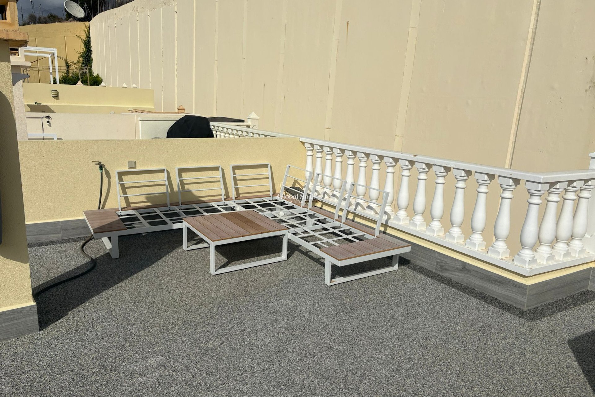 Resale - House -
ALGORFA